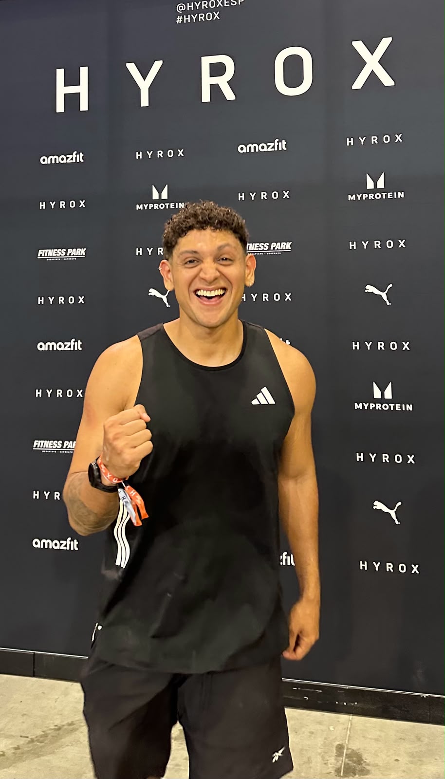 Ángel celebrando al terminar una carrera Hyrox